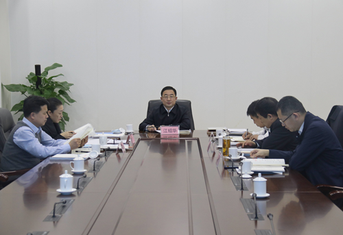 區(qū)政府黨組理論學(xué)習(xí)中心組開展集體學(xué)習(xí)研討