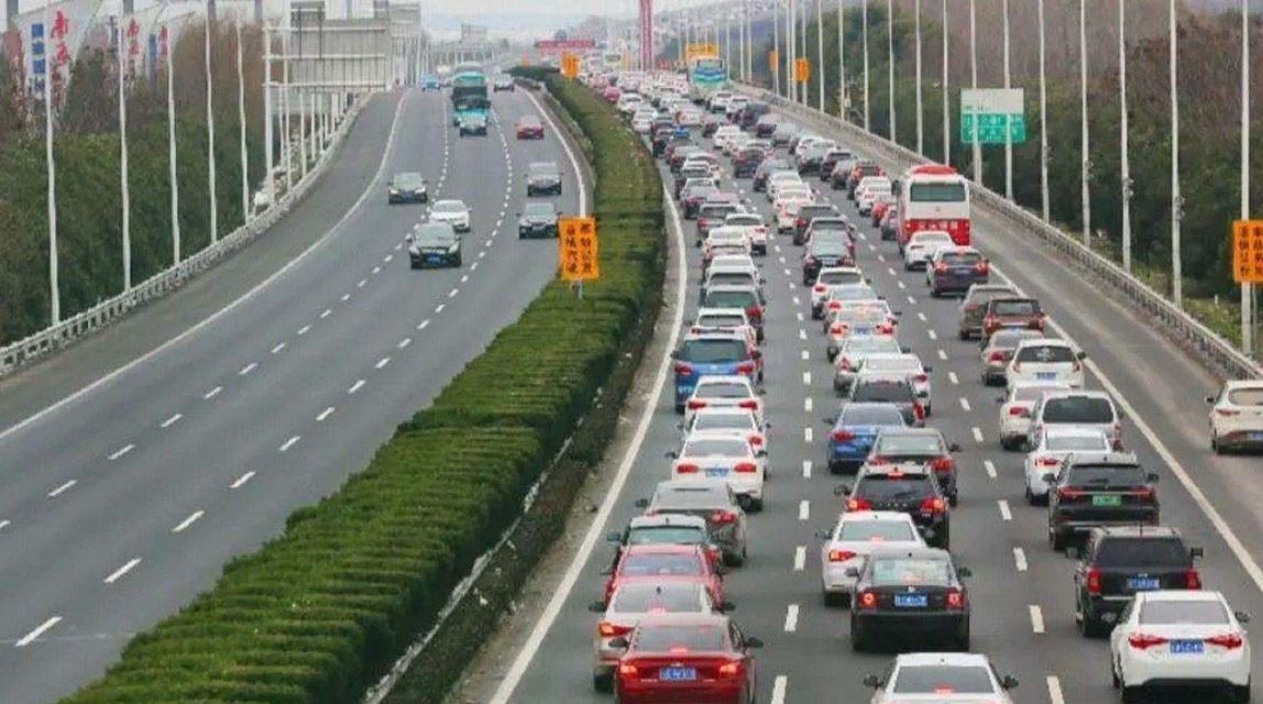 交通運輸部：春節(jié)假期小客車高速公路免費通行