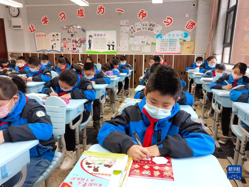 新華全媒+丨這個(gè)春季學(xué)期，看“雙減”如何更上層樓