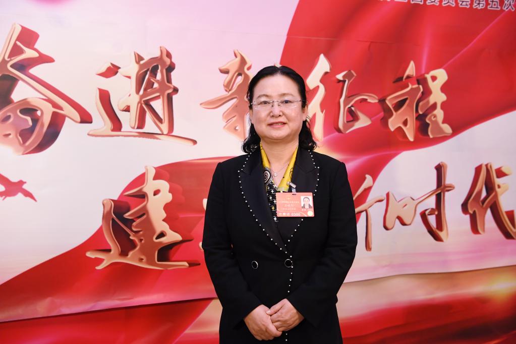 新華全媒+丨這些詞，激勵我們前行