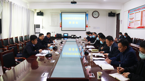 加快施工進(jìn)度 打造精品工程 東昌府區(qū)安置區(qū)建設(shè)推進(jìn)會召開 江紹華出席會議并講話