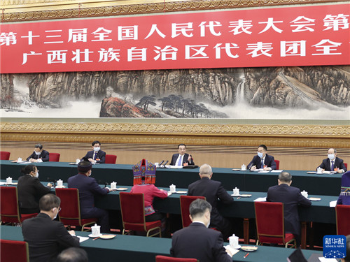 李克強(qiáng)在參加廣西代表團(tuán)審議時(shí)強(qiáng)調(diào) 團(tuán)結(jié)奮進(jìn) 砥礪實(shí)干 促進(jìn)經(jīng)濟(jì)社會(huì)持續(xù)健康發(fā)展