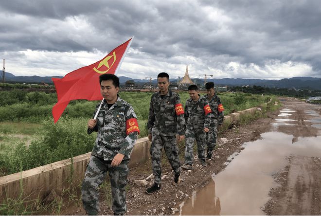 團(tuán)旗飄揚在云南邊境防疫一線——“戍邊有我 請你放心”