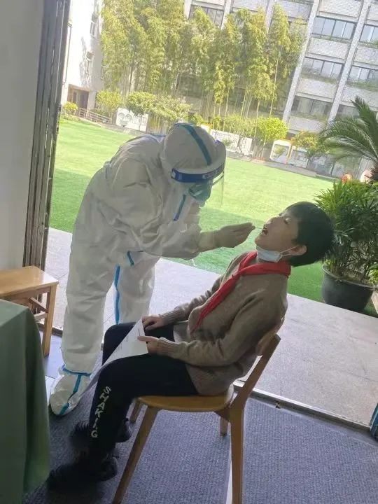 萬象 | “謝謝叔叔！”“不用客氣！我是你爸！”
