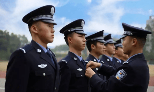 畢業(yè)后才知道，軍校和警校的差距不一般，家長要替學(xué)生把好關(guān)