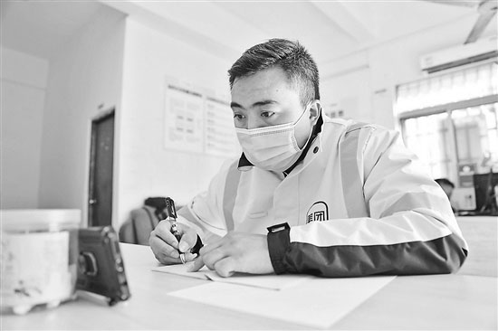 主動報名上大學(xué)的騎手們：打拼的城市從“落腳點(diǎn)”變“加油站”