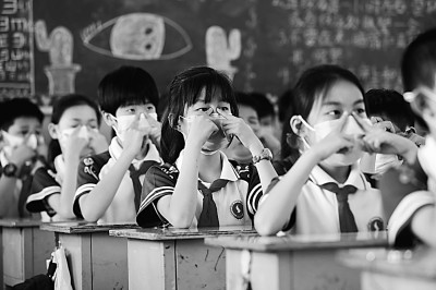 居家學(xué)習(xí)，請把“護(hù)眼”放在第一位