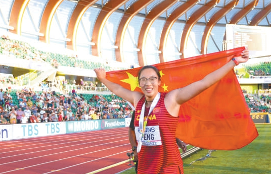 世錦賽女子鐵餅金牌！馮彬一投定乾坤