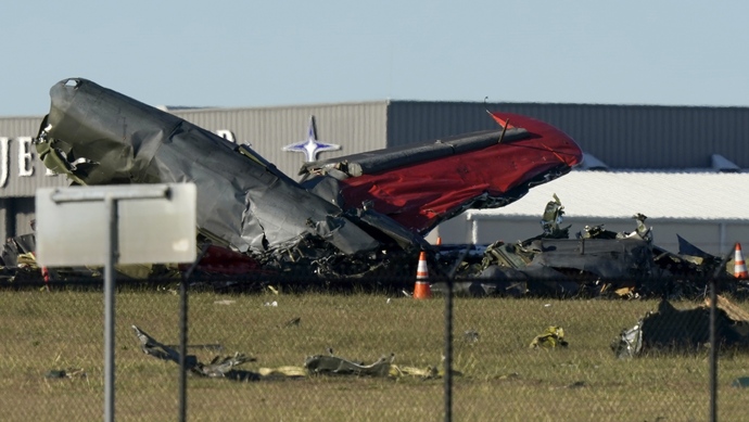 美國航展飛機(jī)相撞墜毀事故致6人死亡