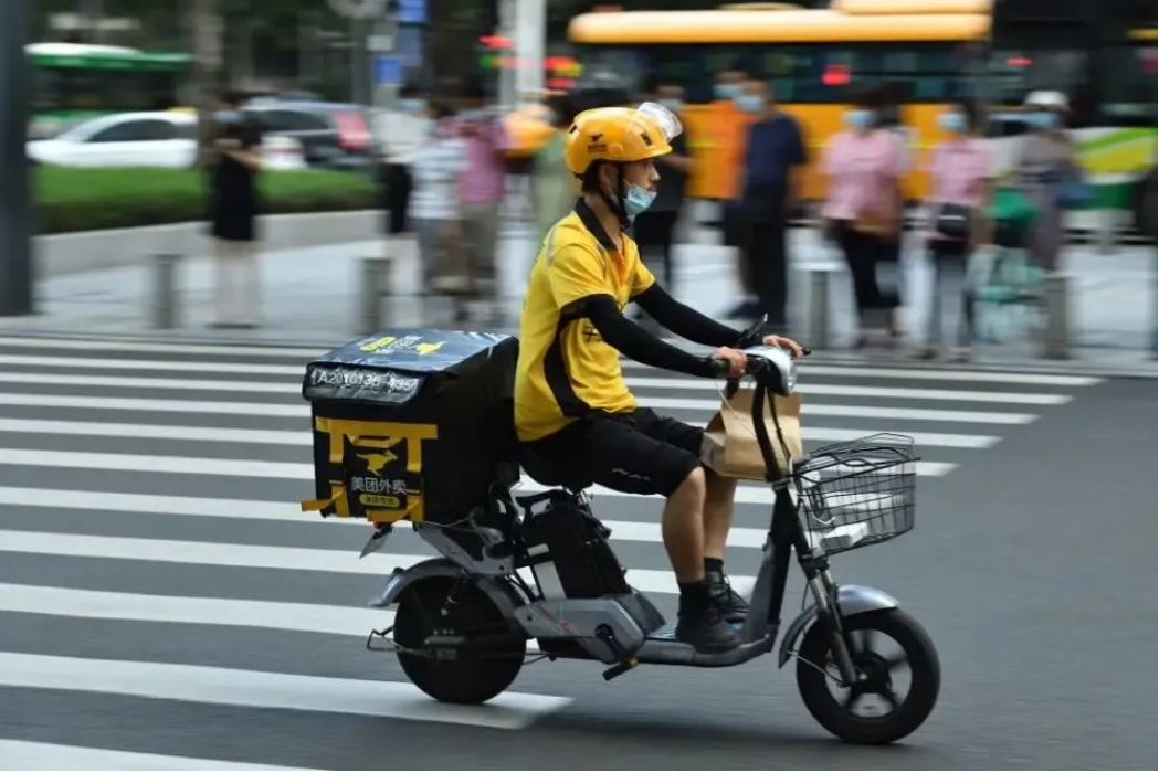 上大學的外賣騎手 利用跑單閑暇學知識提升學歷