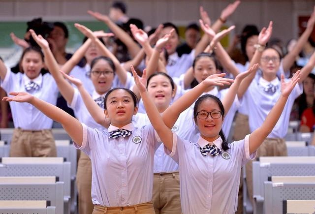 真正把青少年培養(yǎng)成為擁有“四個(gè)自信”的孩子