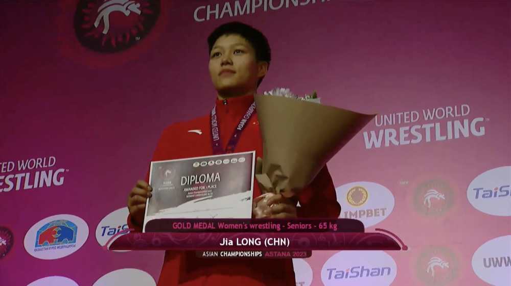 龍佳逆轉(zhuǎn)戰(zhàn)勝日本選手 摔跤亞錦賽中國隊再添一金