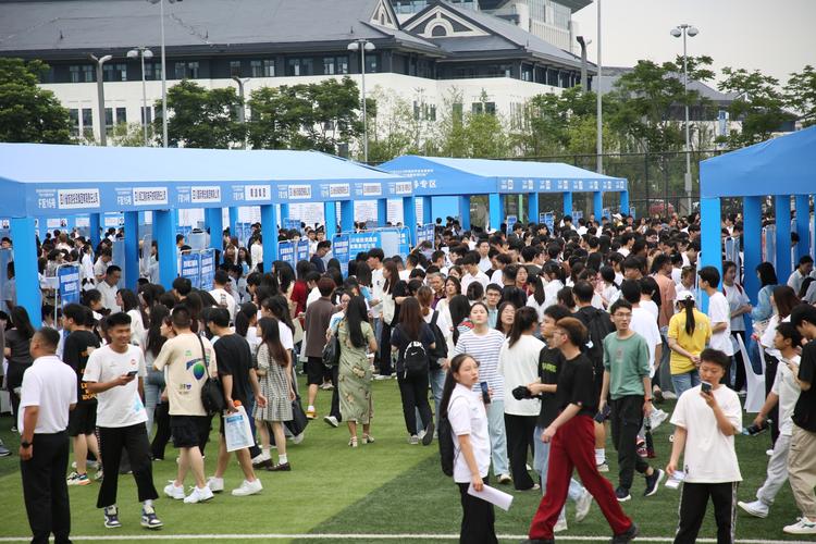 人力資源社會保障部對多省份青年就業(yè)開展督導