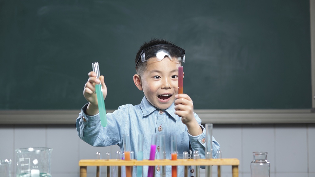 教育部、中國科協(xié)共同實施“科學(xué)家（精神）進(jìn)校園行動”