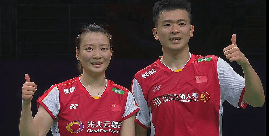 國羽12勝5負！石宇奇2-0橫掃日本，陳雨菲率3人晉級，何冰嬌慘敗