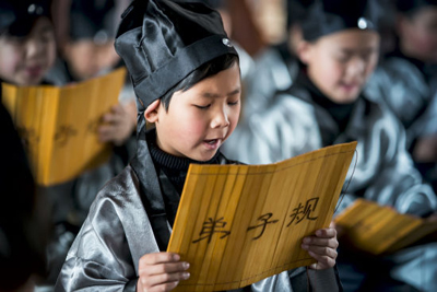 “中華古詩文經(jīng)典誦讀工程”續(xù)航啟動儀式暨2023版《中華古詩文讀本》首發(fā)式舉行