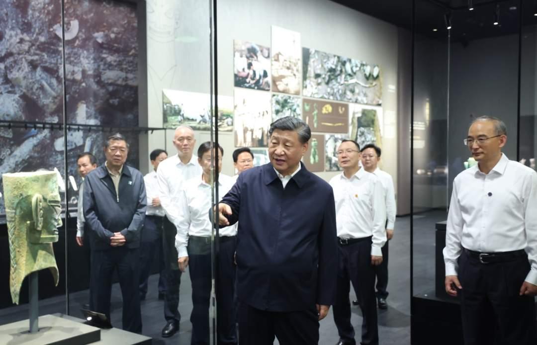 鑒往知來，跟著總書記學(xué)歷史 | 閃耀在三星堆的文明之光
