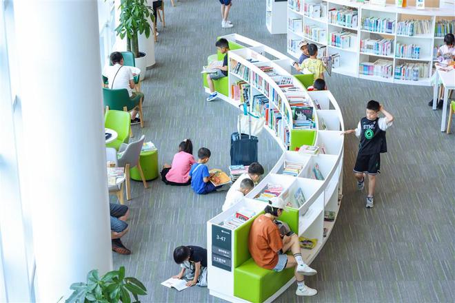 “數(shù)智”圖書館為讀者帶來“花式”體驗