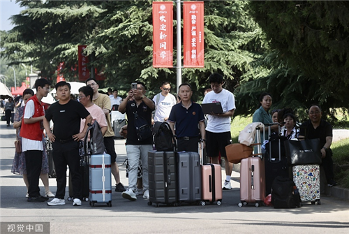 開學像搬家？這屆大學生主打“精簡+興趣”