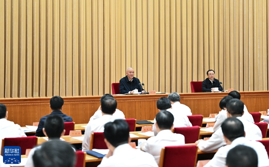 習(xí)近平對新時代辦公廳工作作出重要指示強調(diào) 提高政治站位強化政治擔(dān)當提升政治能力落實政治責(zé)任 建設(shè)讓黨放心讓人民滿意的模范機關(guān)