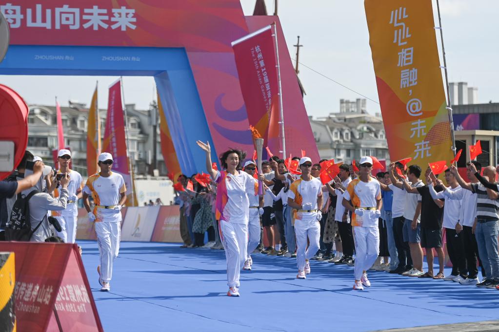 杭州亞運(yùn)會(huì)｜“薪火”凝聚榜樣力量——亞運(yùn)火炬手速寫