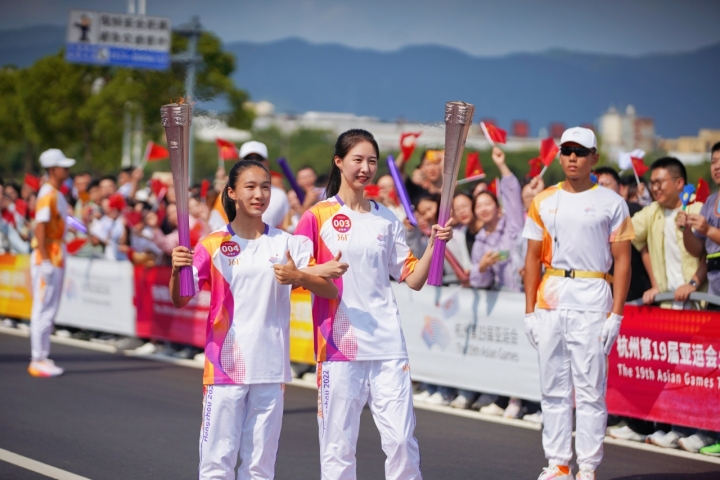 “擋刀女孩”崔譯文：火炬?zhèn)鬟f的是希望、是勇氣、也是夢想