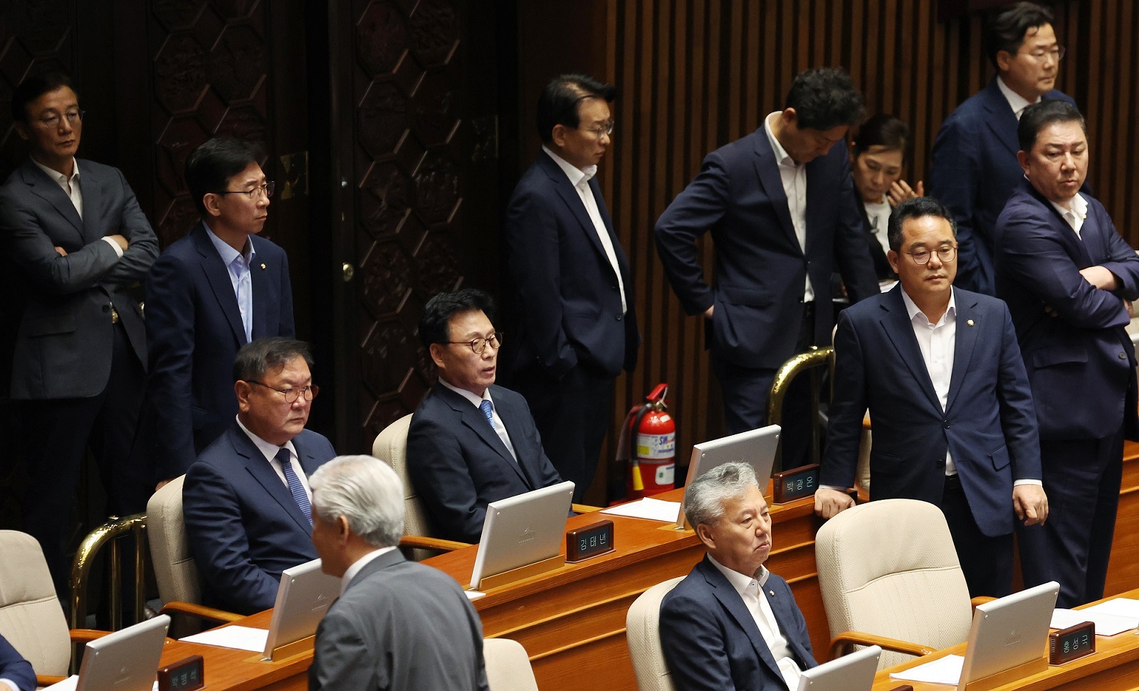 韓國最大在野黨共同民主黨國會院內(nèi)領(lǐng)導(dǎo)層集體辭職