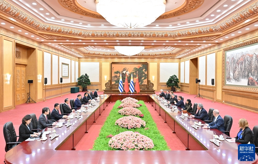 習(xí)近平同烏拉圭總統(tǒng)拉卡列會(huì)談