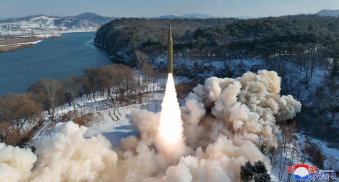 朝中社：朝鮮成功試射中遠程固體燃料彈道導彈