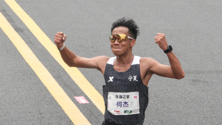 何杰再破男子馬拉松全國紀錄獲國內(nèi)第一