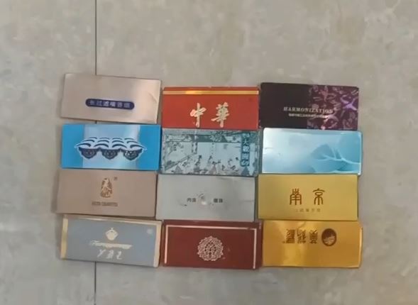 小學(xué)生垃圾桶里找煙盒為干啥？記者調(diào)查“煙卡”游戲問題
