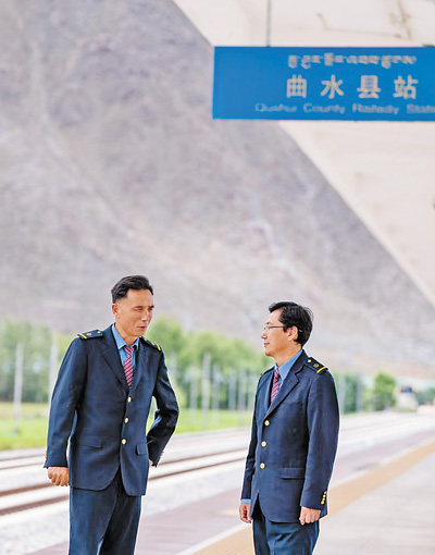 兩個人，一座小站，海拔3568米