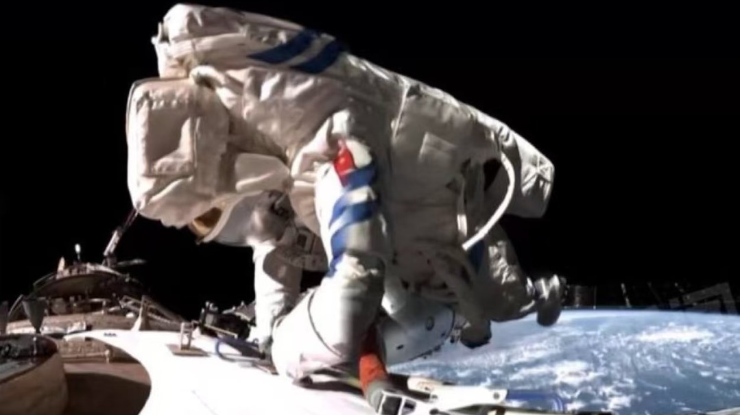 90后也成功spacewalk了！神十九航天員第一次出艙圓滿(mǎn)完成