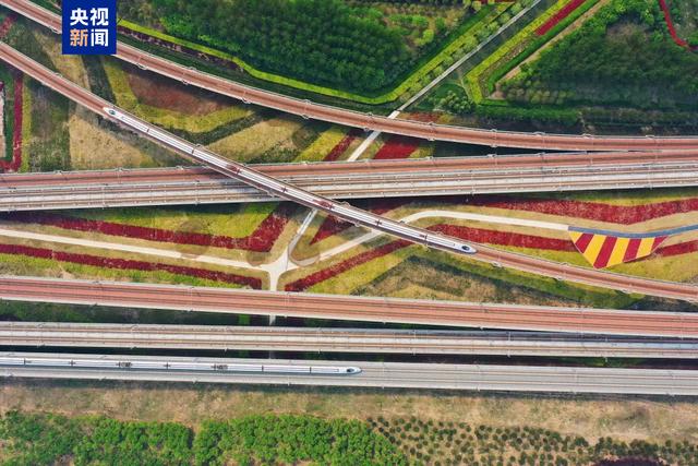 我們的鐵路風(fēng)景，今天的活力中國