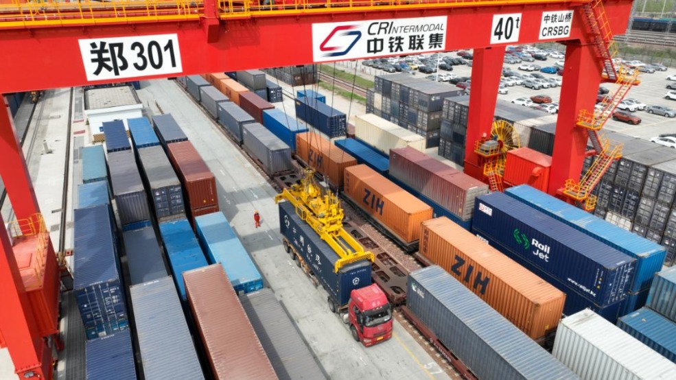中老鐵路（鄭州—萬(wàn)象南）國(guó)際貨運(yùn)列車(chē)按圖運(yùn)行一周年 累計(jì)開(kāi)行突破200列