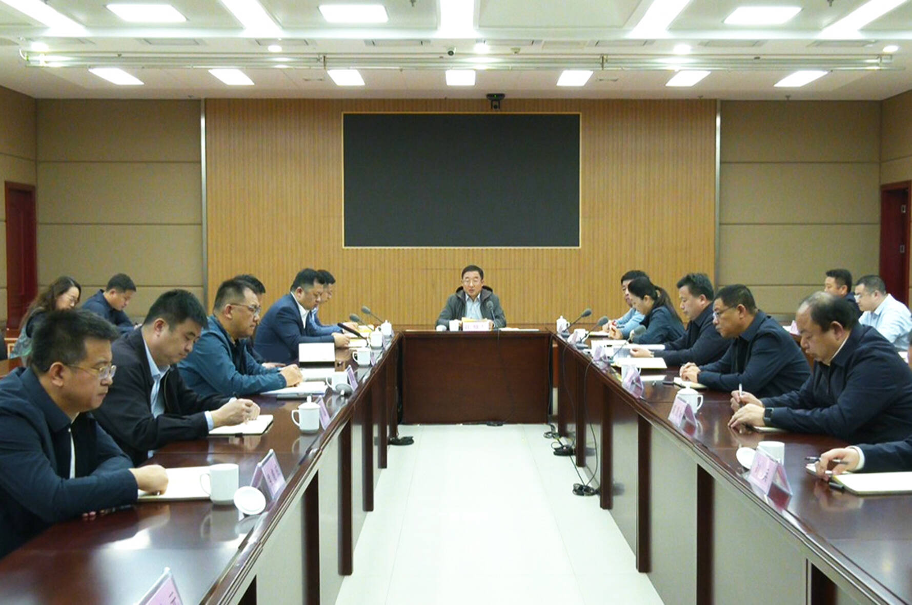 東昌府區(qū)大氣污染防治“百日攻堅(jiān)”專項(xiàng)行動(dòng)調(diào)度會(huì)議召開