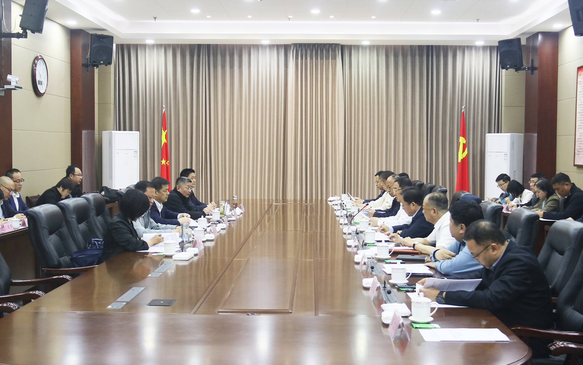 東昌府區(qū)委理論學(xué)習(xí)中心組和市住建局黨組理論學(xué)習(xí)中心組聯(lián)合開展理論學(xué)習(xí)活動(dòng)