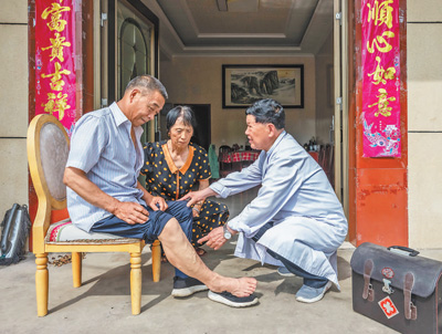 浙江建德梅塘村村醫(yī)吳光潮堅持“1元錢看病”，數(shù)十年不漲價——  “全村人的病歷都在我心中”（以普通人的平凡書寫不平凡的人生）