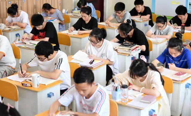 教育部：堅(jiān)決遏制節(jié)假日上課補(bǔ)課等問題