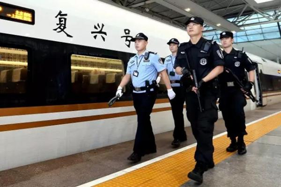 350公里！“復(fù)興號(hào)”開(kāi)啟中國(guó)高鐵新時(shí)速