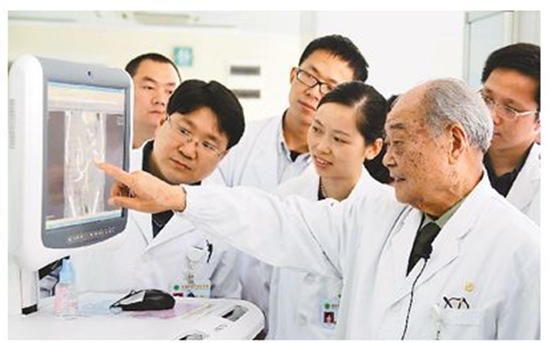 6名院士4名教授講授大學(xué)基礎(chǔ)課 是否大材小用？