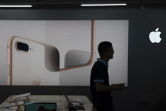 iPhone 8發(fā)生多起電池鼓包事件 蘋果公司已著手調(diào)查