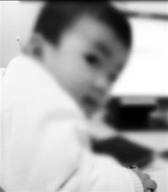 情侶為8萬(wàn)元賣掉親生女兒 在QQ群內(nèi)達(dá)成交易