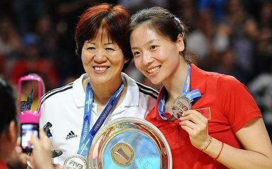 中國女排最美隊(duì)長(zhǎng)即將舉行婚禮 郎平或率全隊(duì)參加