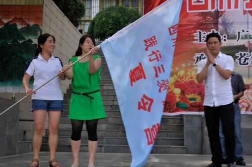 高中組織收費夏令營 即便“自愿”也不合適