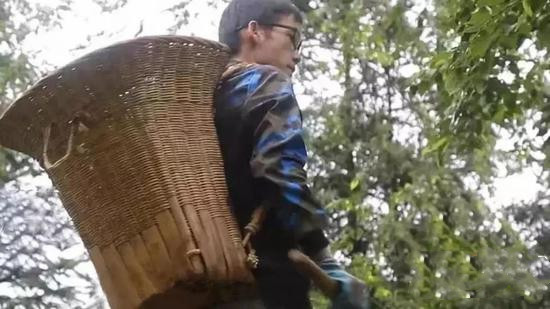 被清華校長(zhǎng)點(diǎn)名的新生火了:收到通知書時(shí)正在搬磚