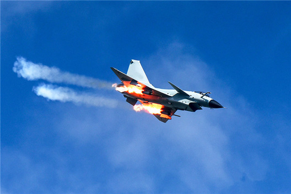 高清：南部戰(zhàn)區(qū)空軍戰(zhàn)機實彈打靶穩(wěn)準狠