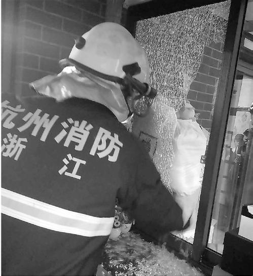 和父母鬧情緒  16歲男孩將自己反鎖房?jī)?nèi)一星期