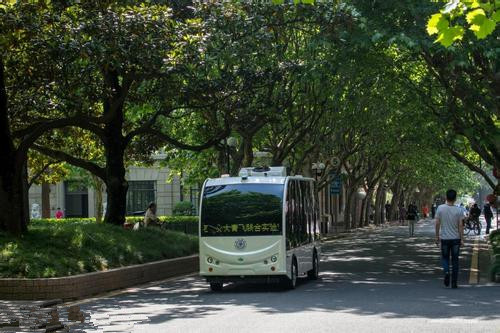 上海交大：無人駕駛小巴校園試運(yùn)行
