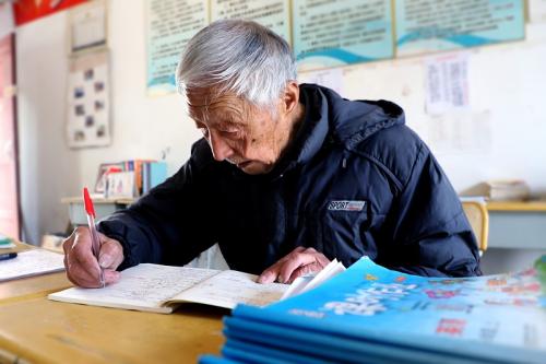 九旬老人葉連平：做一只和時間賽跑的“螢火蟲”